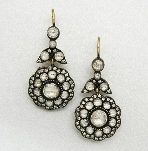 Felicidad® | Vintage Dangling Mandala Earrings