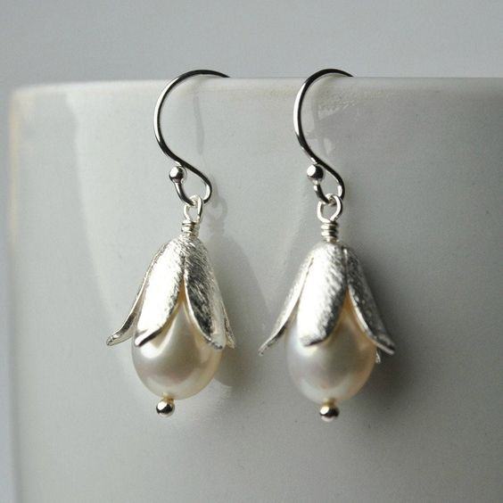 Raine® | Vintage Lotus Pearl Silver Earrings
