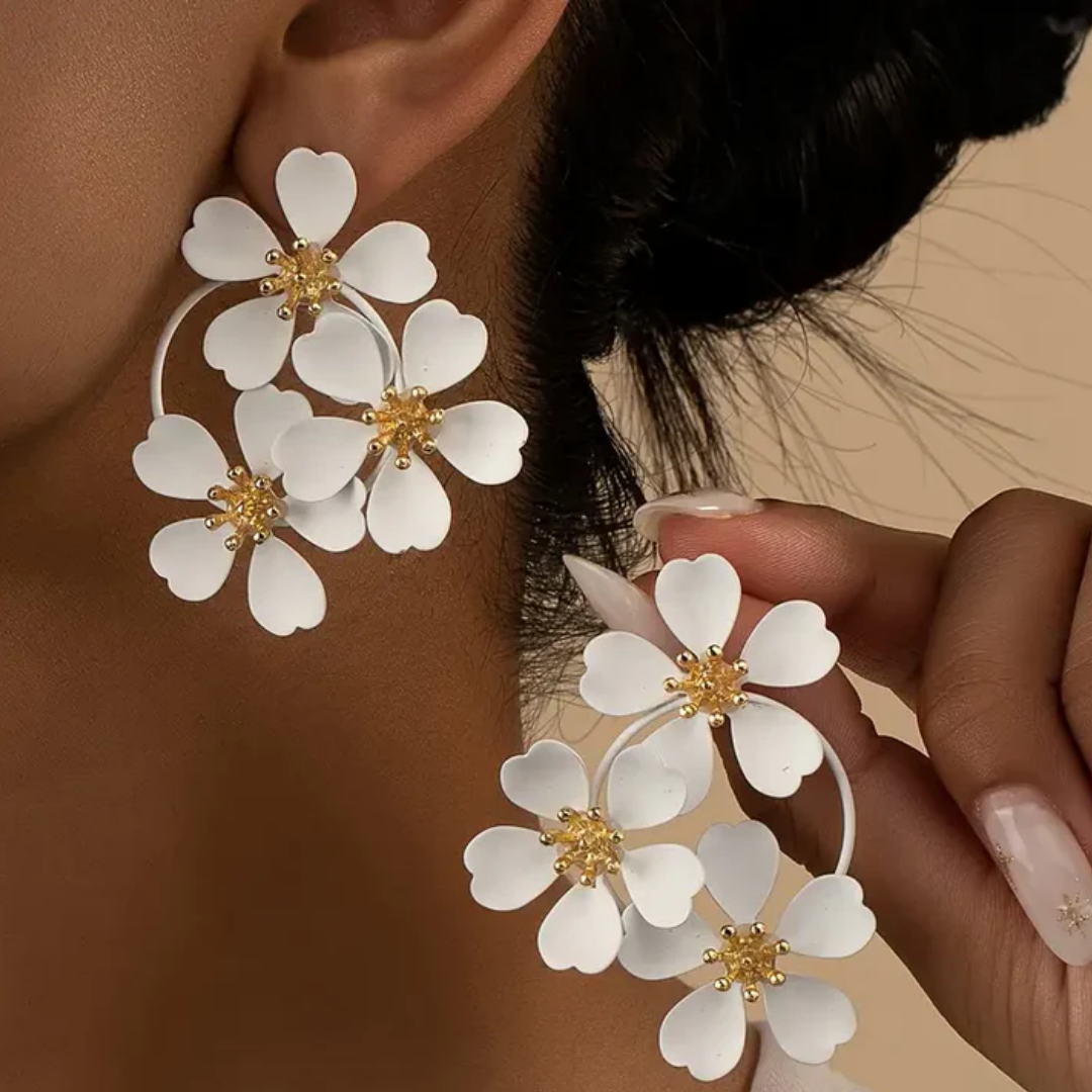 Manuela® | Vintage White Flower Dangling Earrings