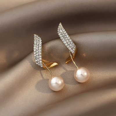 Karen® | Pearl Earrings in Gold