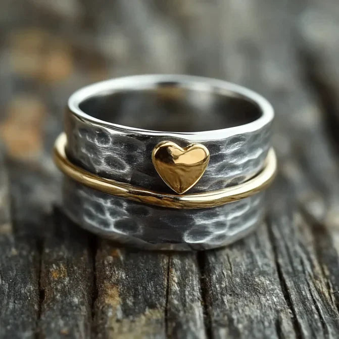 Amira® | Vintage Golden Heart Line Silvered Ring